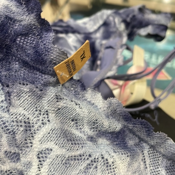 PINK Victoria's Secret Blue Dye Logo Lace Strappy Halter Bralette Bra VS - Picture 5 of 5